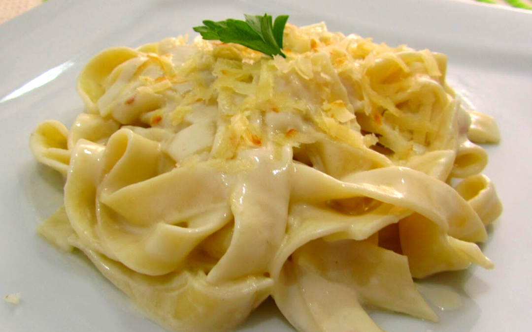 Talharim ao molho de quatro queijos